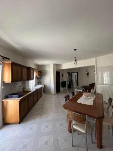 ΕΛΕΝΕΙΡ 2 Μεγάλο οροφοδιαμέρισμα στην Ερμούπολη