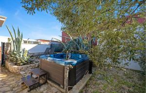 2 Bedroom Nice Home In Jezera