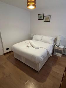 Modern 3 Bed Free Parking 10 mins walk to station