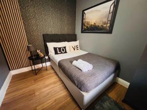 Central London flats, best location for tourists, next Tower Bridge