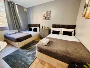 Central London flats, best location for tourists, next Tower Bridge