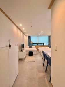 NewsenseN-1sec from Hongdae Sub&Wifi