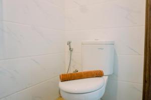 Minimalist and Nice Studio at Sky House Alam Sutera Apartment By Travelio