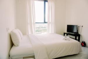 Minimalist and Nice Studio at Sky House Alam Sutera Apartment By Travelio