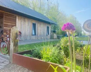 Verblijf bij Femke met weids uitzicht & Tuintje - 赫劳