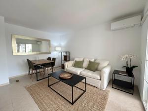 Marbella Beachside Apartment - 1 Min Walk to beach