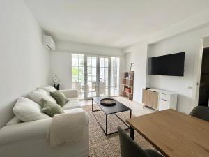 Marbella Beachside Apartment - 1 Min Walk to beach