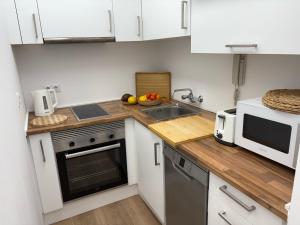 Marbella Beachside Apartment - 1 Min Walk to beach