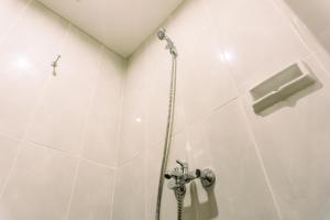 Studio Room with Cozy Style at Serpong Garden Apartment By Travelio