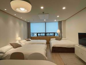 NewsenseB-1sec from Hongdae Sub&wifi