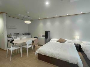 NewsenseB-1sec from Hongdae Sub&wifi