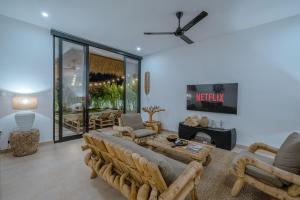 CASA SUKU - Tropical & Modern 3BR Villa - Canggu Beach