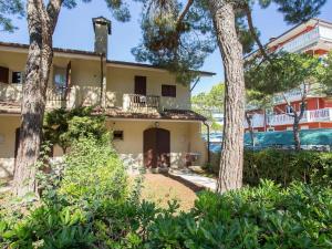 Pleasant villa in Carole with shared pool
