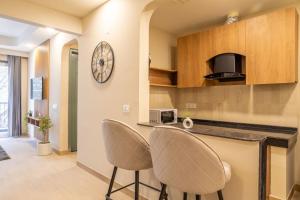 Housr 1 BHK Apartment Sector 42 Gurgaon Near Two Horizon Centre