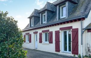 4 Bedroom Stunning Home In Cancale