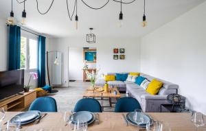 4 Bedroom Stunning Home In Cancale