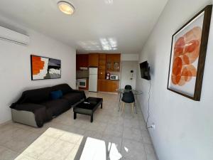 1 bedroom flat 200m from beach