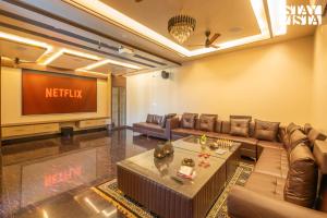 StayVista at The Binclave with Bar, Pvt Indoor Pool & Bonfire