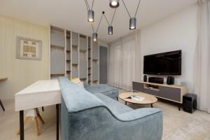 Kasprzaka Elegant Apartment in Wola with Parking by Noclegi Renters