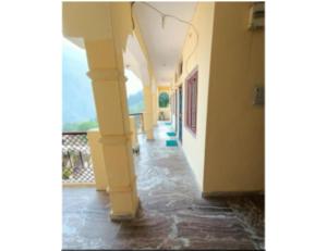 Hotel Gujrat Bhawan, Phata