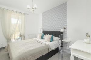 Jasnoszary Apartament Sun Seasons 24 w Kołobrzegu Blisko Morza by Noclegi Renters