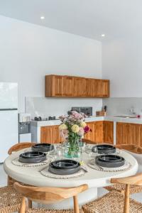 Villa DAN - Tropical & Modern 3BR Villa - Central Canggu Beach