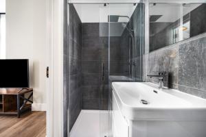 Willesden Green Modern Living Suites