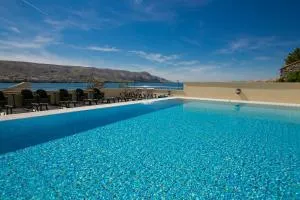 Hotel Meridijan - باغ