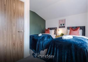 Luxury 5-Bedroom Manchester House Sleeps 9 with Private Garden by PureStay