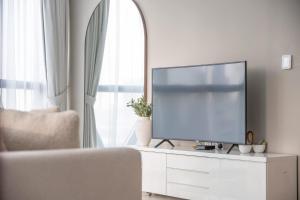 Well-furnished 3 Bedroom in Park Towers DIFC