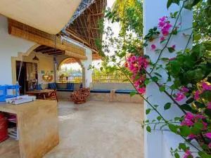 Mgongo tree house - Kidenga