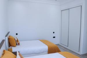 Duplex terrasse vue mer et ville, Pieds dans leau