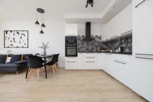 Exceptional Apartment for 4 Guests with Parking by Noclegi Renters