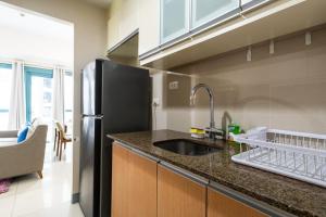 One Uptown Residence BGC 2BR Cor unit with balcony ,washer