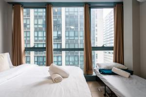 One Uptown Residence BGC 2BR Cor unit with balcony ,washer