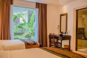La Rose Suites