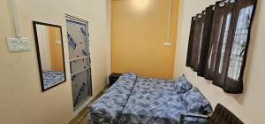 Devansh Paying Guest House
