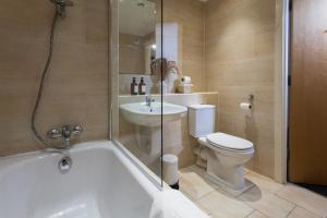 Prime City Centre Living Large 2 Bed 2 Bath Free Netflix Sleeps 7