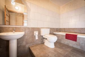 4 Bedroom Holiday Home with Private Pool
