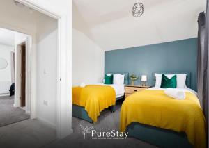 Luxury 5-Bedroom Manchester House Sleeps 9 with Private Garden by PureStay