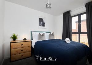 Luxury 5-Bedroom Manchester House Sleeps 9 with Private Garden by PureStay