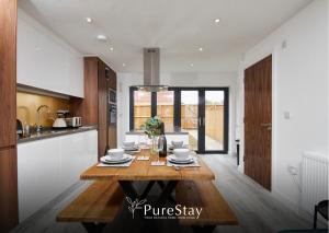 Luxury 5-Bedroom Manchester House Sleeps 9 with Private Garden by PureStay