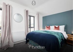 Luxury 5-Bedroom Manchester House Sleeps 9 with Private Garden by PureStay