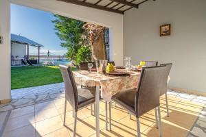 Fontana Luxury Villa Salakos With Pool Near Beach