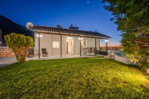 Fontana Luxury Villa Salakos With Pool Near Beach