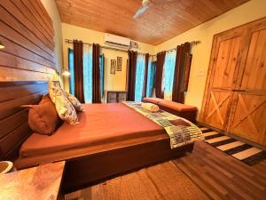 Frogs BNB Aviators Bungalow