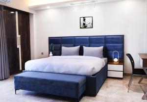 Housr Sector 41 Near Fortis Hospital