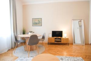 Elegante Altbauwohnung alles NEU!!