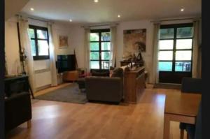 3 habitaciones hasta para 6 personas en chalet con jardín a 15 minutos de Vitoria y 25 de Bilbao