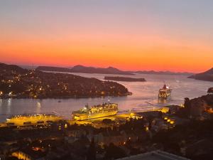 Rooms ANELA with large common tarrace and beautiful sea view